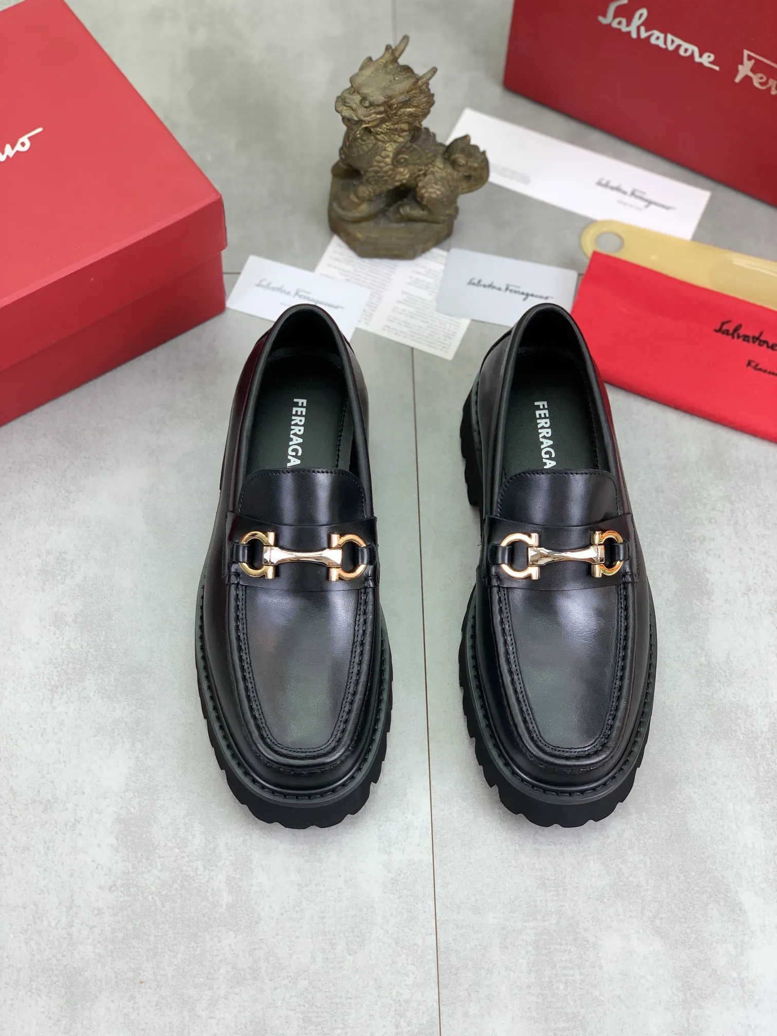 Men's Men's Shoes 💰P460💰[New Style] Water-dyed Niuli 🆘[Salvatore Ferragamo] Ferragamo's latest casual business leather shoes for men! Available at counters simultaneously! The fabric is made of specially imported original calfskin, the lining is made of imported water-dyed cowhide, and the original lightweight foam outsole is absolutely luxurious and leads the fashion trend. Matching code: 38-45; 3️⃣ colors available